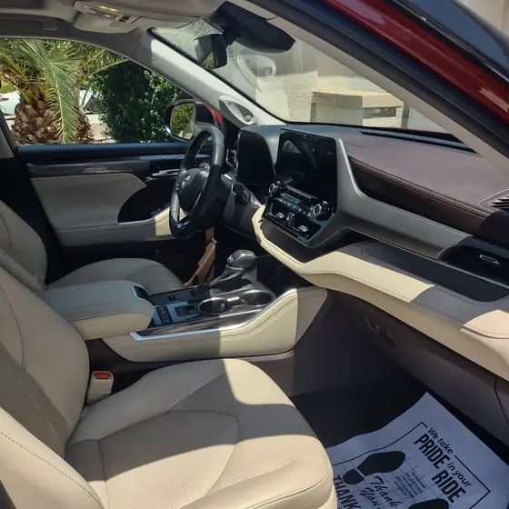 Toyota Highlander beige interior after a deep interior detail