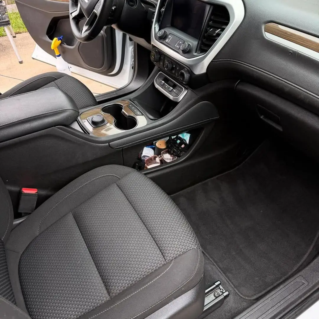 The same GMC Acadia front interior after the detail, clean seats, console and carpet